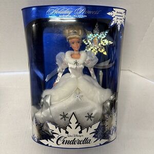 Disney Holiday Princess Cinderella Doll 1996 Special Edition NIB
